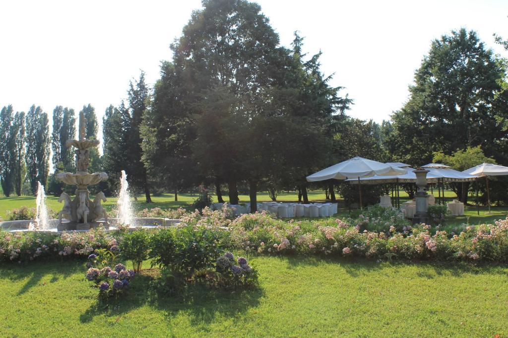 Villa Belvedere 1849 Misano di Gera d'Adda Luaran gambar